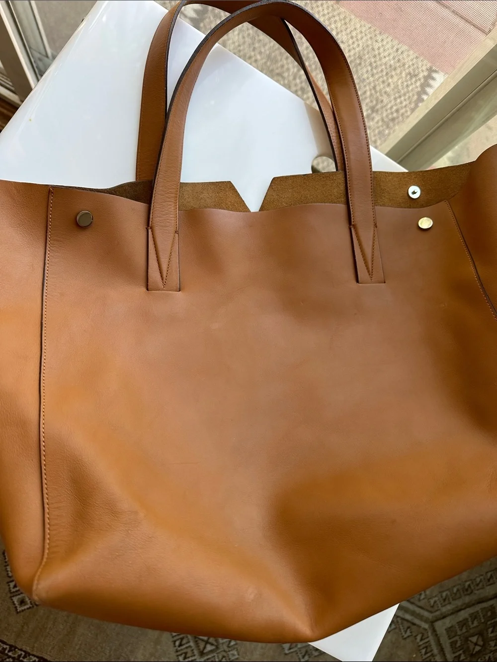 Vince minimalist cognac